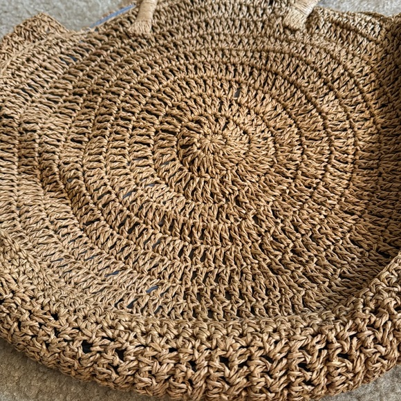 Round Straw Bag - Picture 2 of 10